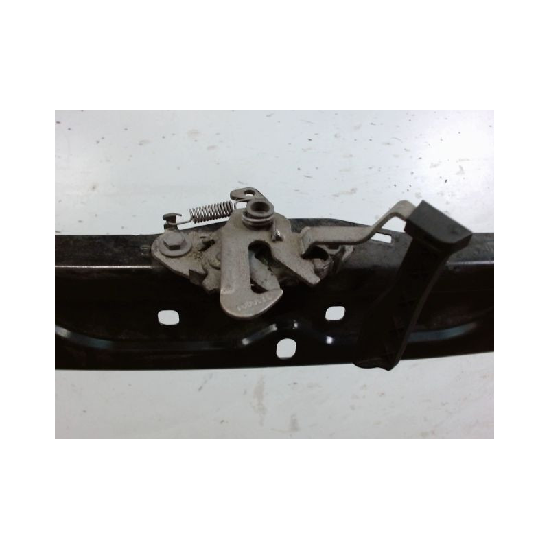 TRAVERSE SUPERIEURE ARMATURE AVANT PEUGEOT 206