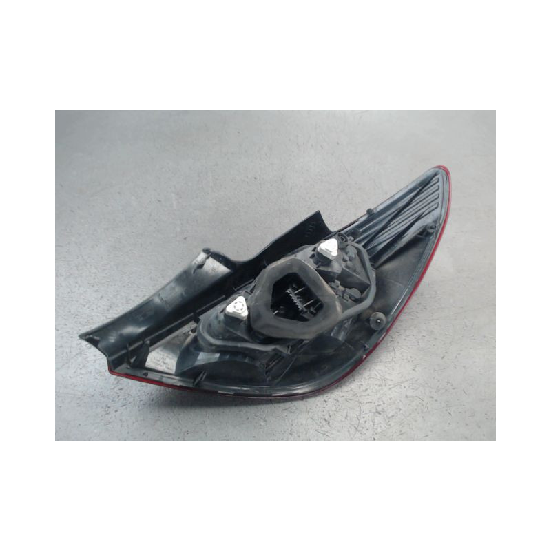 FEU ARRIERE GAUCHE  OPEL CORSA