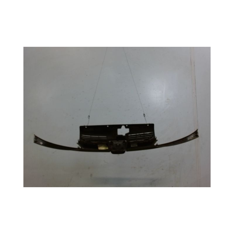 CALANDRE PEUGEOT 206