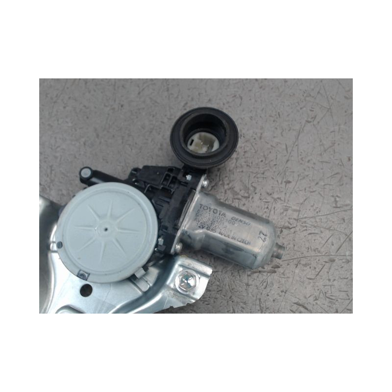 MECANISME LEVE-GLACE AVANT DROIT TOYOTA YARIS