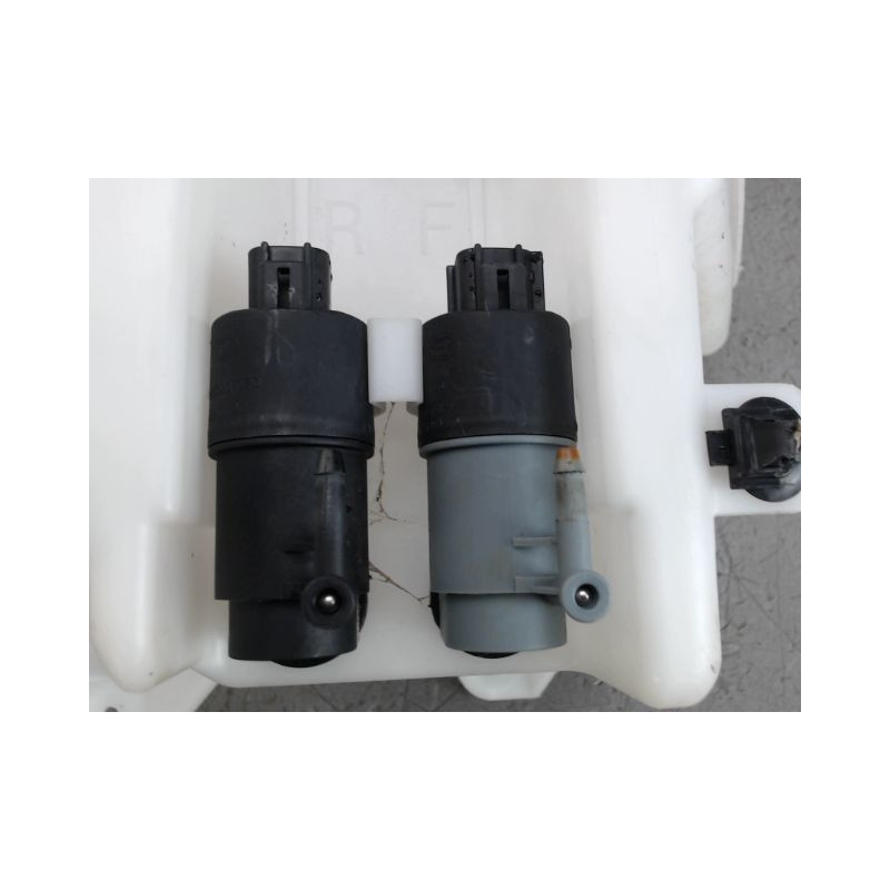 RESERVOIR LAVE-GLACE AVANT TOYOTA YARIS