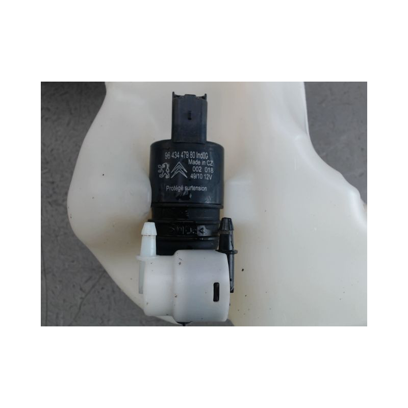 RESERVOIR LAVE-GLACE AVANT PEUGEOT 3008