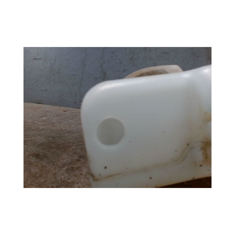 RESERVOIR LAVE-GLACE AVANT FORD FIESTA 2010-