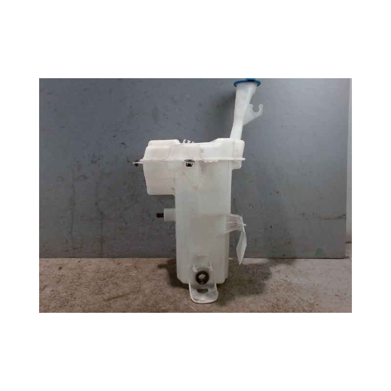 RESERVOIR LAVE-GLACE AVANT KIA RIO 2005-