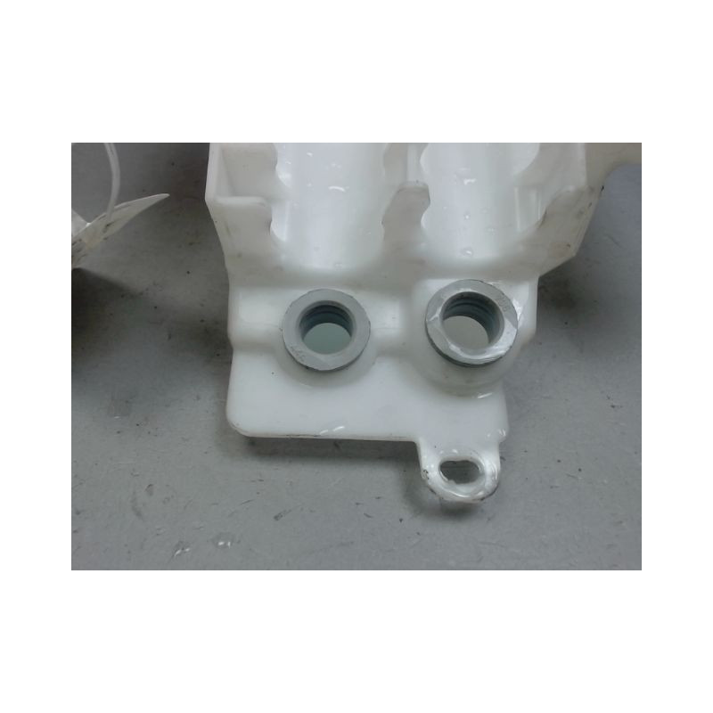 RESERVOIR LAVE-GLACE AVANT PEUGEOT 108