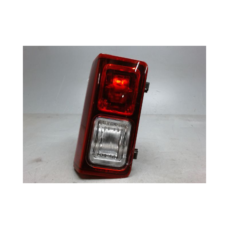 FEU DE PARE-CHOC ARRIERE DROIT RENAULT TRAFIC 3  DIESEL