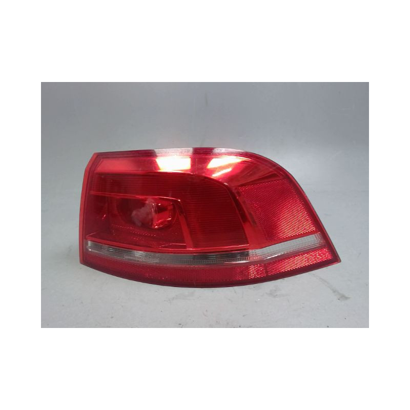 FEU ARRIERE DROIT VOLKSWAGEN PASSAT SW