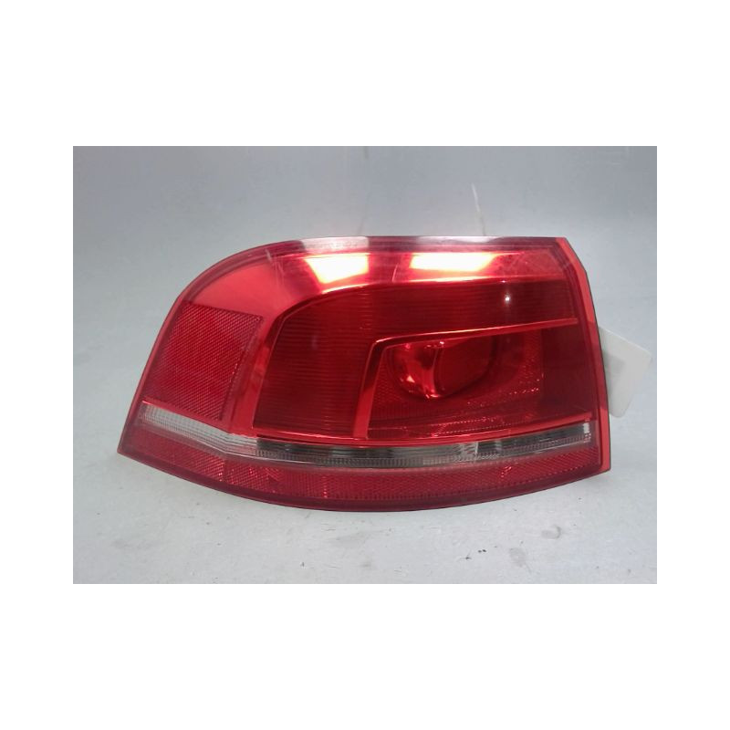 FEU ARRIERE GAUCHE  VOLKSWAGEN PASSAT SW