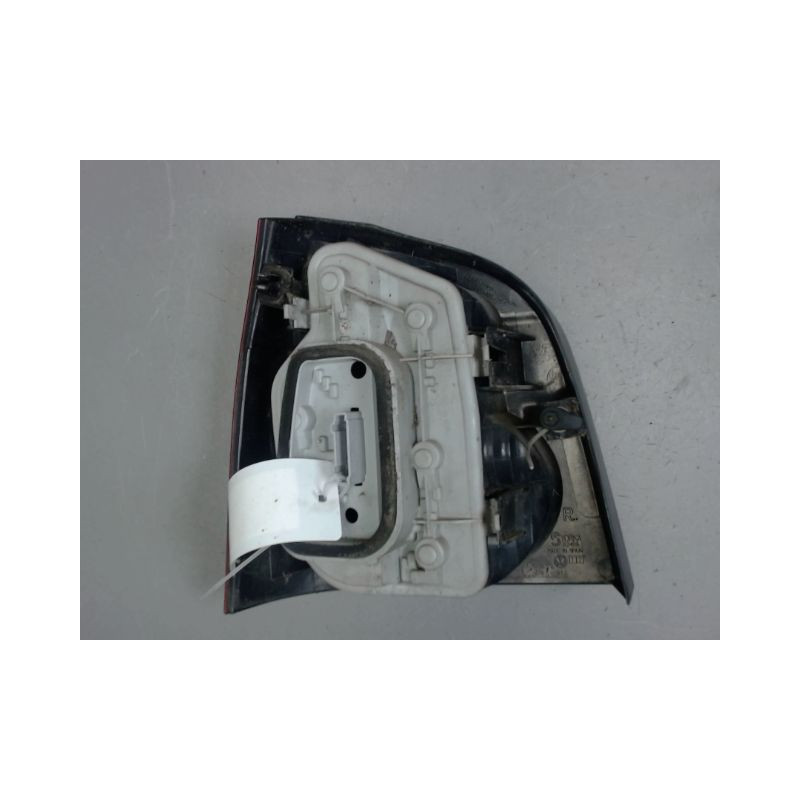 FEU ARRIERE DROIT VOLKSWAGEN POLO 02-05