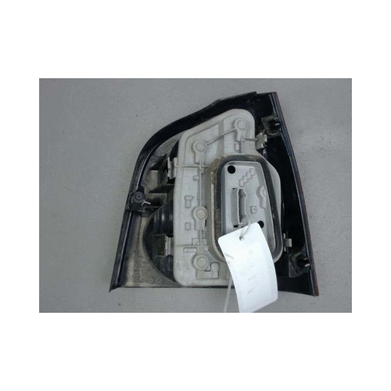 FEU ARRIERE GAUCHE  VOLKSWAGEN POLO 02-05