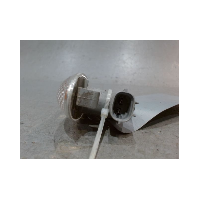 REPETITEUR AILE DROIT TOYOTA RAV4