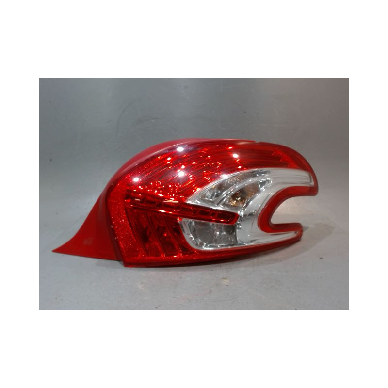 FEU ARRIERE DROIT PEUGEOT 208
