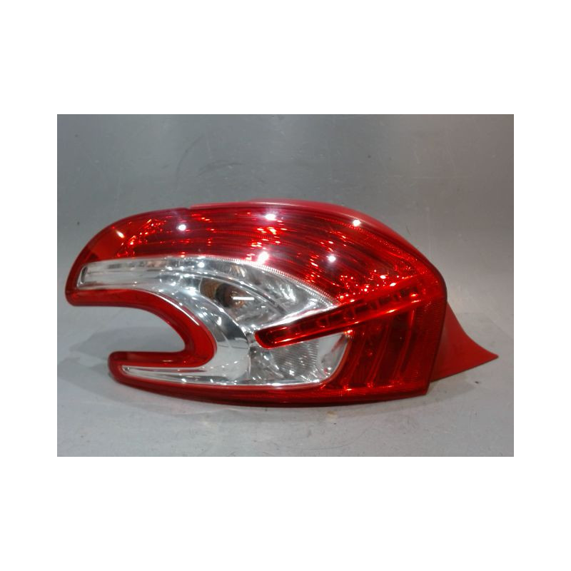 FEU ARRIERE GAUCHE  PEUGEOT 208