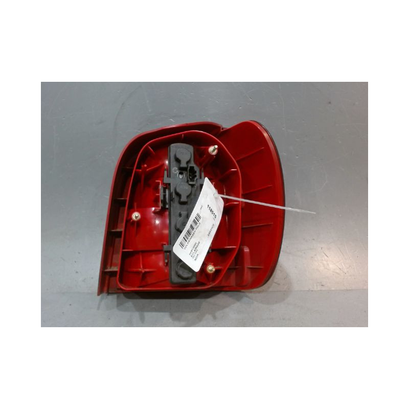 FEU ARRIERE GAUCHE  VOLKSWAGEN POLO