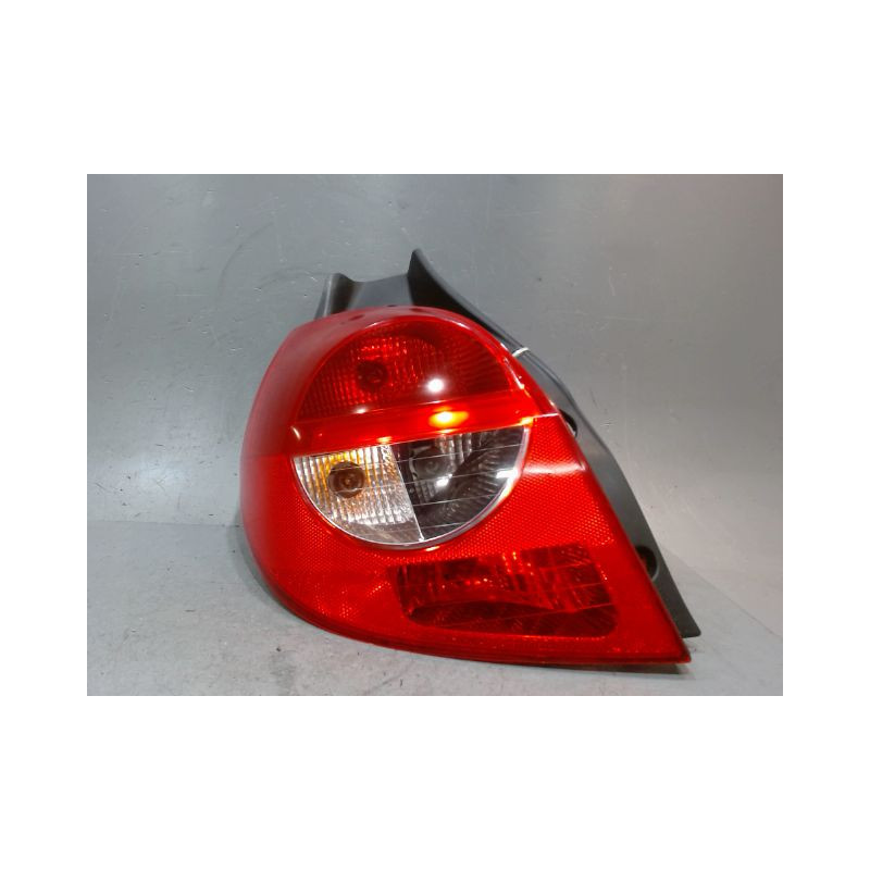 FEU ARRIERE GAUCHE  RENAULT CLIO