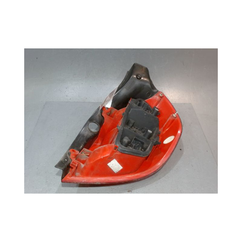 FEU ARRIERE GAUCHE  RENAULT CLIO