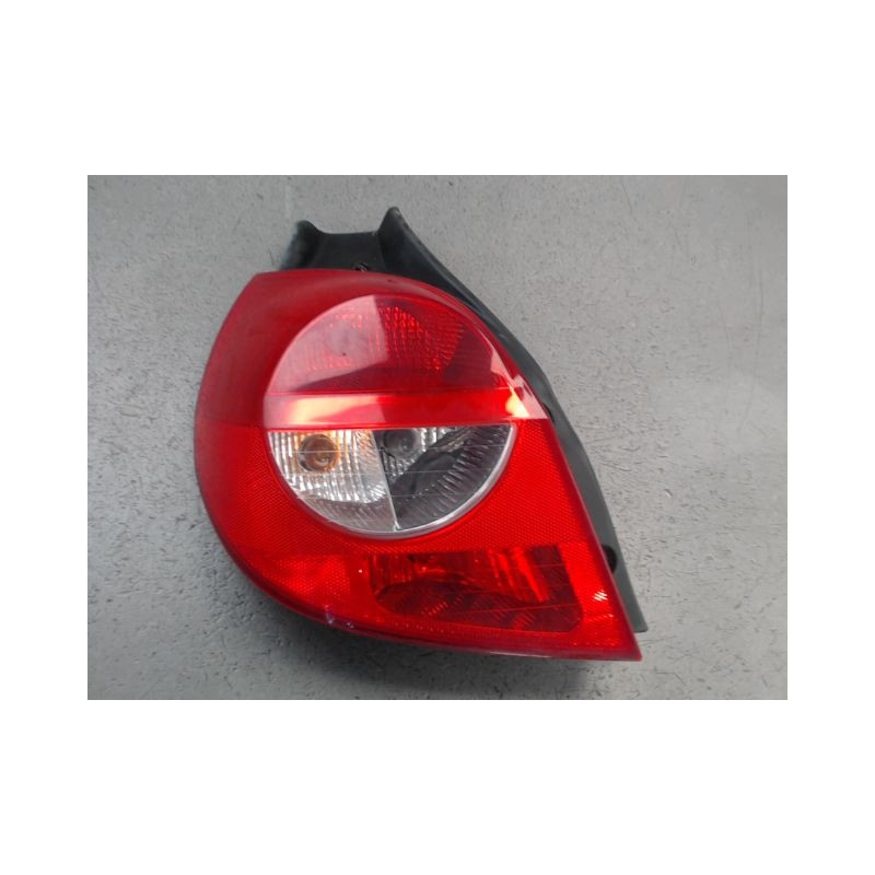 FEU ARRIERE GAUCHE  RENAULT CLIO