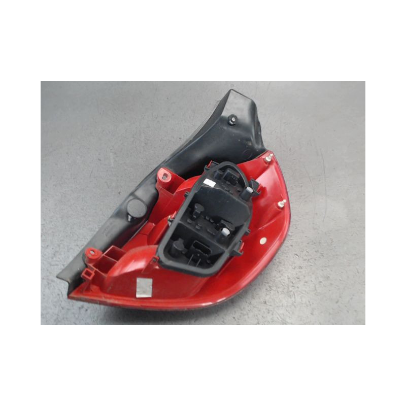 FEU ARRIERE GAUCHE  RENAULT CLIO