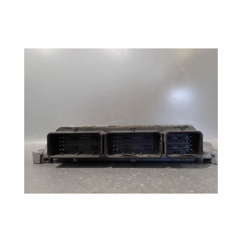 CALCULATEUR MOTEUR RENAULT MASTER
