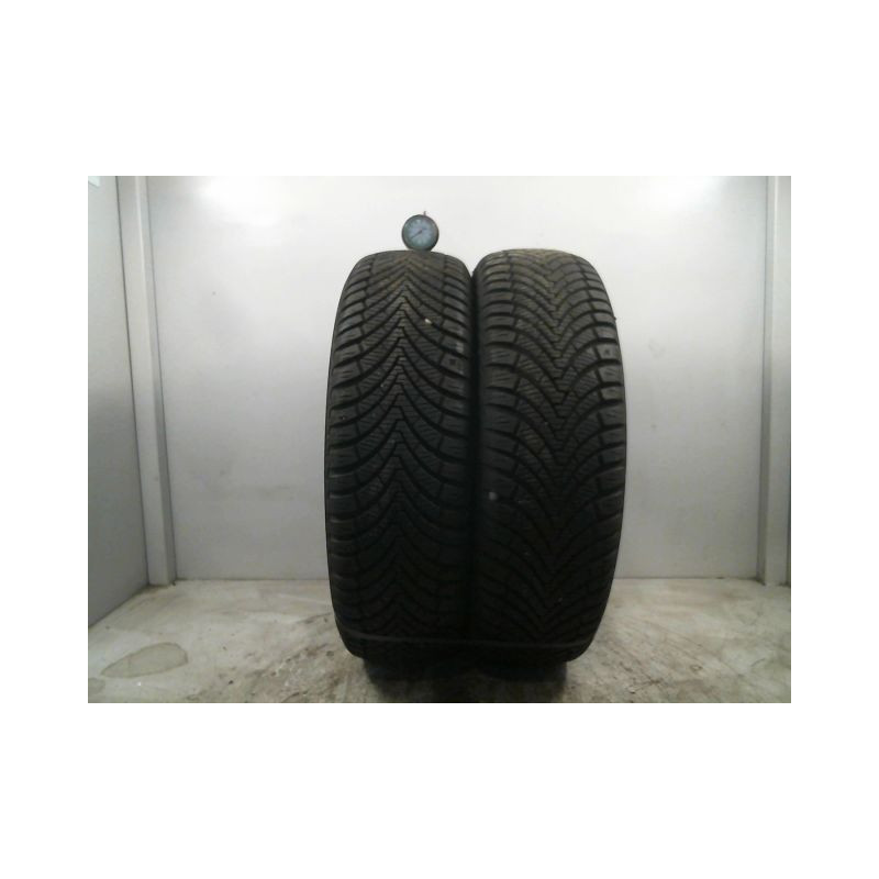 Paire de pneus KUMHO SOLUS 4S HA32 175 65 14 82 T