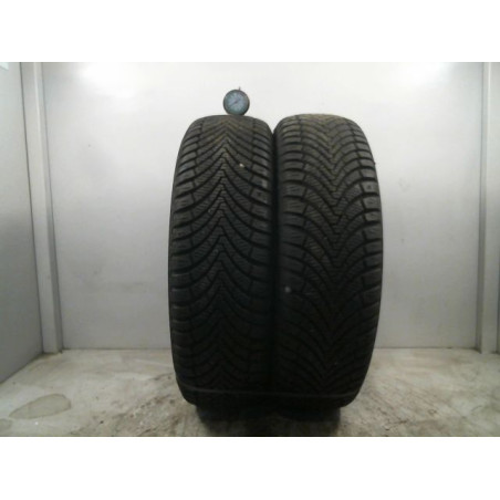 Paire de pneus KUMHO SOLUS 4S HA32 175 65 14 82 T