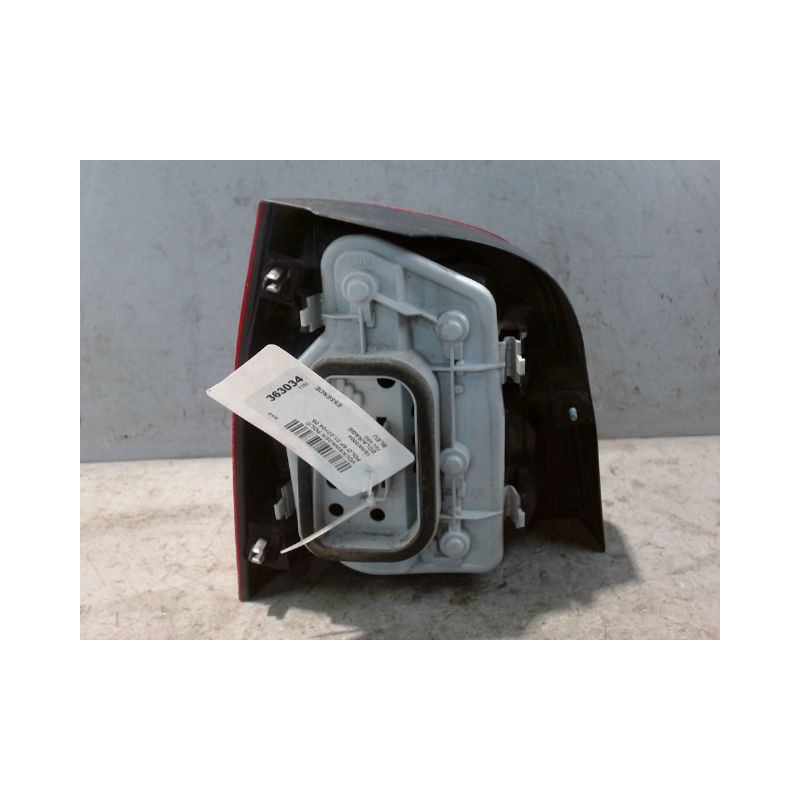 FEU ARRIERE DROIT VOLKSWAGEN POLO 02-05