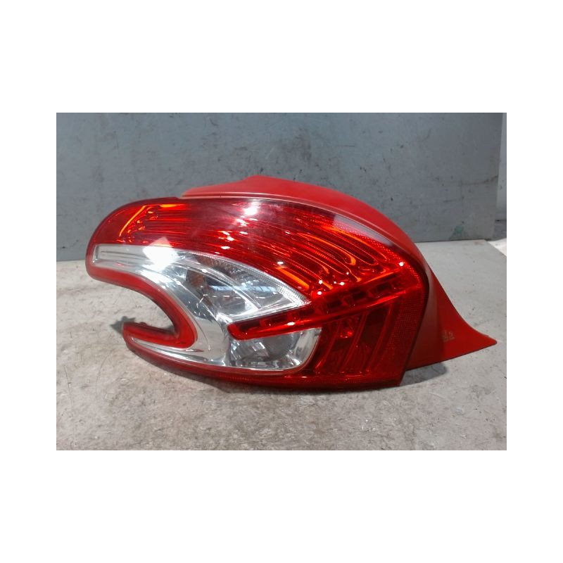 FEU ARRIERE GAUCHE  PEUGEOT 208