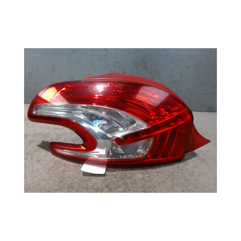 FEU ARRIERE GAUCHE  PEUGEOT 208