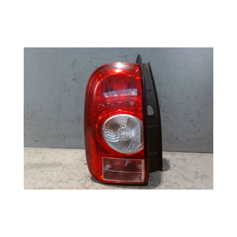 FEU ARRIERE GAUCHE  DACIA DUSTER 2010-