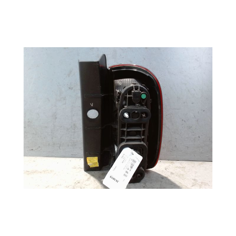 FEU ARRIERE GAUCHE  DACIA DUSTER 2010-