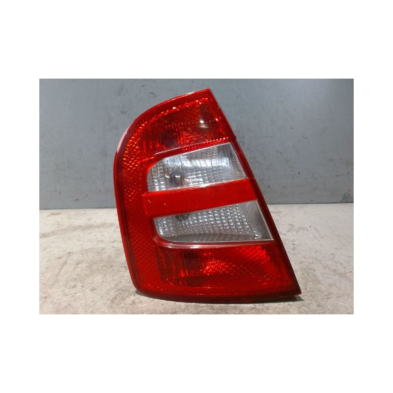 FEU ARRIERE GAUCHE  SKODA FABIA 2000-2004