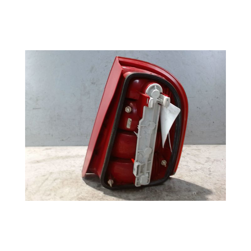 FEU ARRIERE GAUCHE  SKODA FABIA 2000-2004