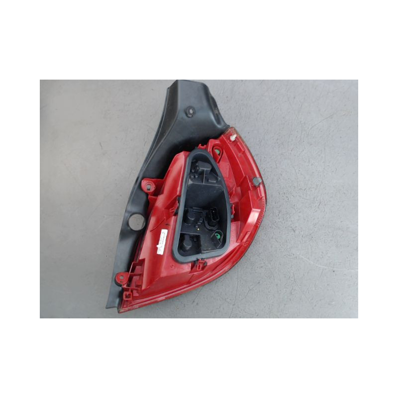 FEU ARRIERE GAUCHE  RENAULT CLIO