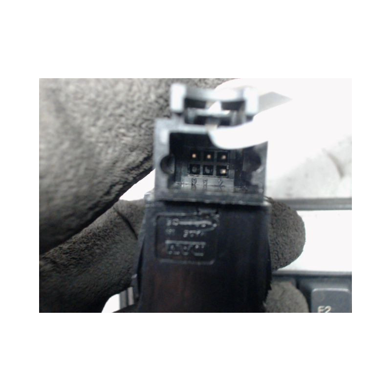 COMMANDE LEVE-GLACE PORTE AVD PEUGEOT 607