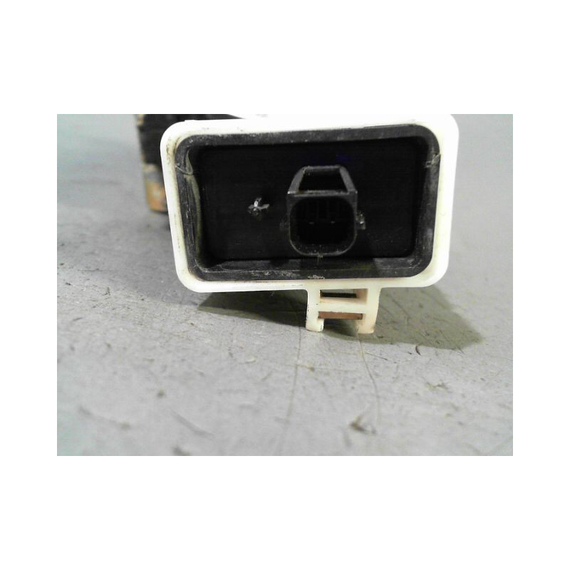 SERRURE PORTE AVANT DROIT VOLVO V40
