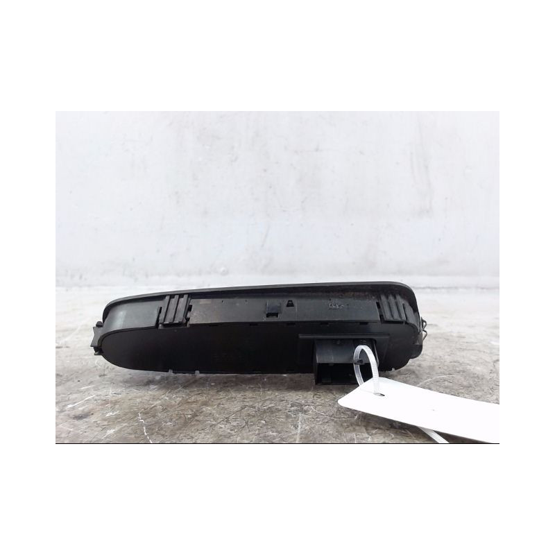 COMMANDE LEVE-GLACE PORTE AVG FIAT STILO 5P