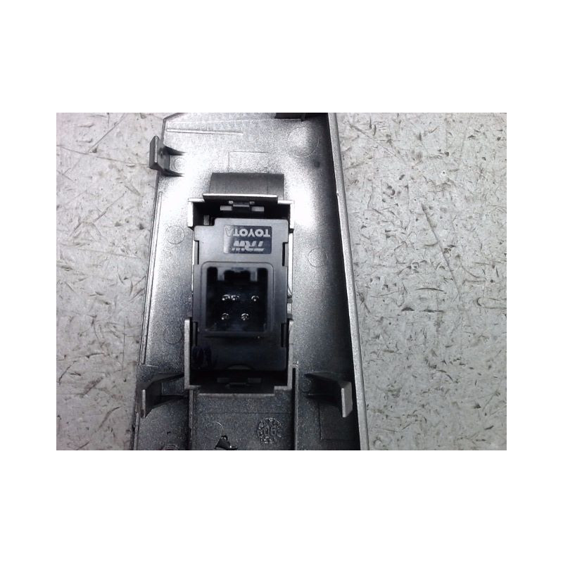 COMMANDE LEVE-GLACE PORTE AVD TOYOTA COROLLA 2004-