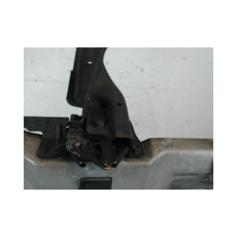 TRAVERSE SUPERIEURE ARMATURE AVANT KIA CARNIVAL