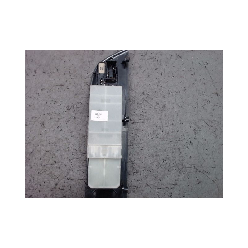 COMMANDE LEVE-GLACE PORTE AVG SUZUKI SWIFT