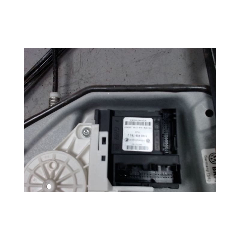 MECANISME+MOTEUR LEVE-GLACE AVANT DROIT VOLKSWAGEN GOLF V 2003-2009