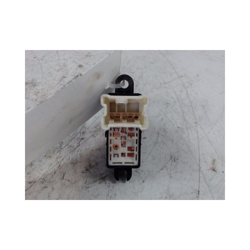 COMMANDE LEVE-GLACE PORTE AVD NISSAN NV200