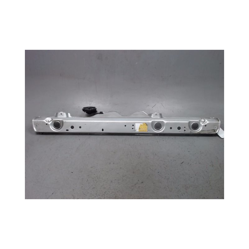 TRAVERSE SUPERIEURE ARMATURE AVANT TOYOTA YARIS 2003-