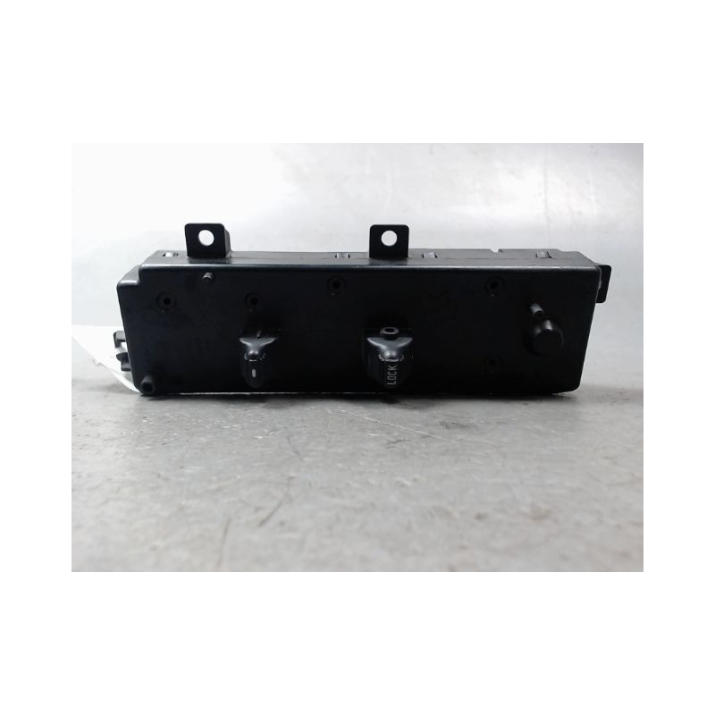 COMMANDE LEVE-GLACE PORTE AVD JEEP G.CHEROKE