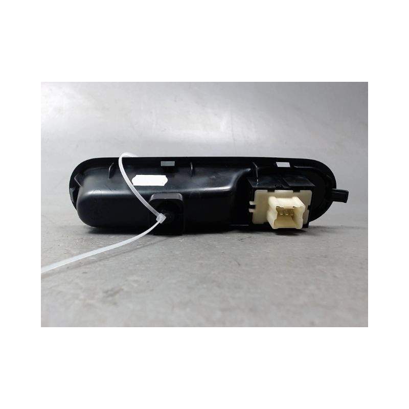 COMMANDE LEVE-GLACE PORTE AVD RENAULT TWINGO
