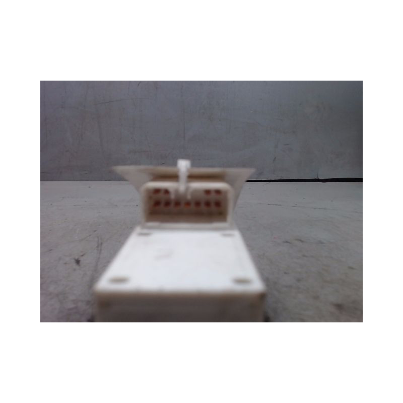 COMMANDE LEVE-GLACE PORTE AVG DAIHATSU SIRION
