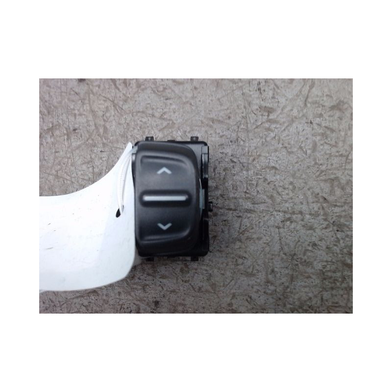COMMANDE LEVE-GLACE PORTE AVG DACIA SANDERO