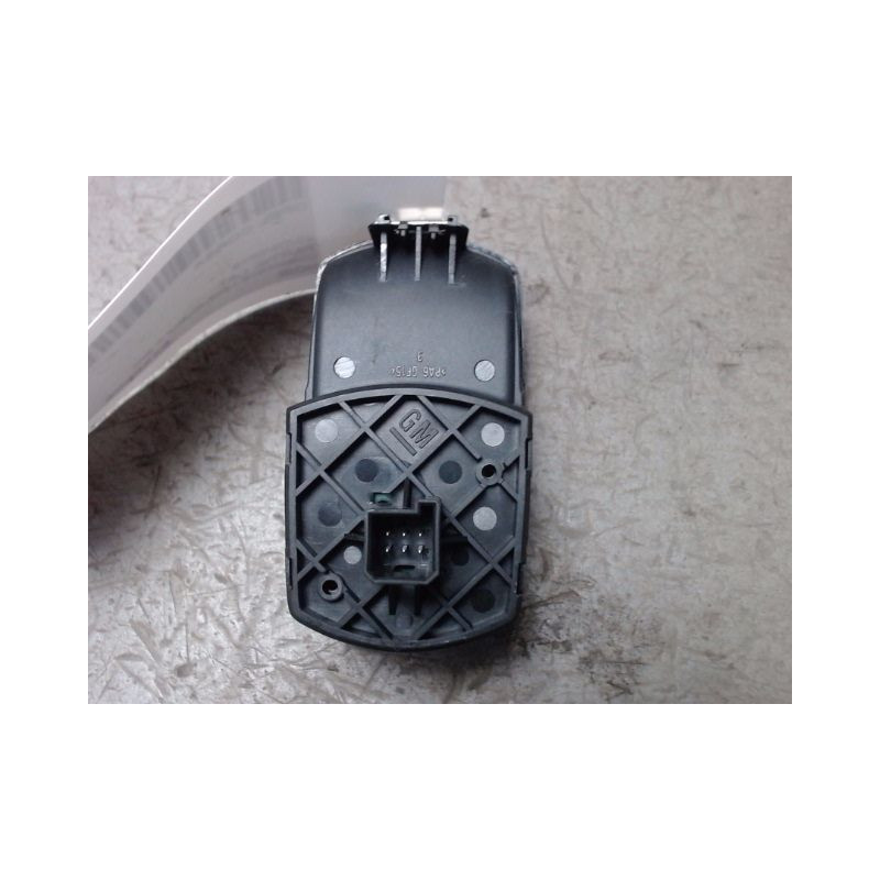 COMMANDE LEVE-GLACE PORTE AVD OPEL CORSA
