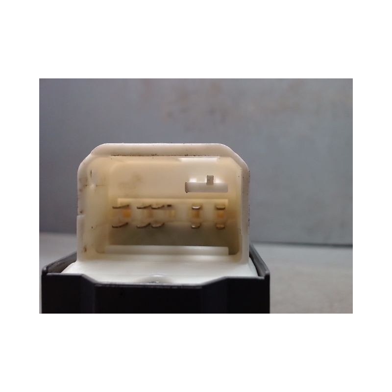 COMMANDE LEVE-GLACE PORTE AVG TOYOTA YARIS 2005-