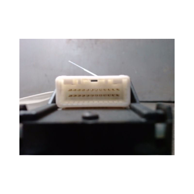 COMMANDE LEVE-GLACE PORTE AVG TOYOTA COROLLA VERSO 2004-2007