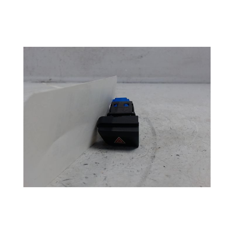 BOUTON DE WARNING PEUGEOT 208